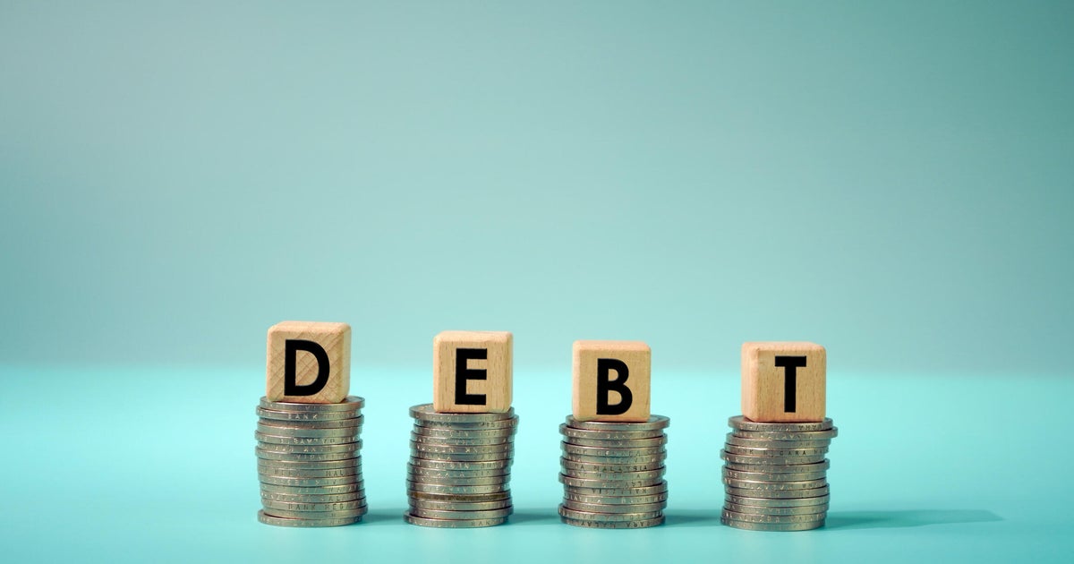 How to consolidate credit card debt without hurting your credit