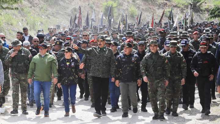 Titular de Defensa venezolano advierte que lucharán si EE.UU. "pone un pie" en su territorio