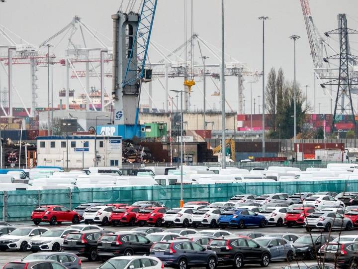 Man drowns trying to jump onto ship from U.K. to Canada