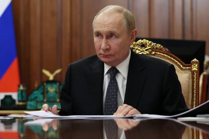 Russian forces break into another region of Ukraine with peace efforts stuck