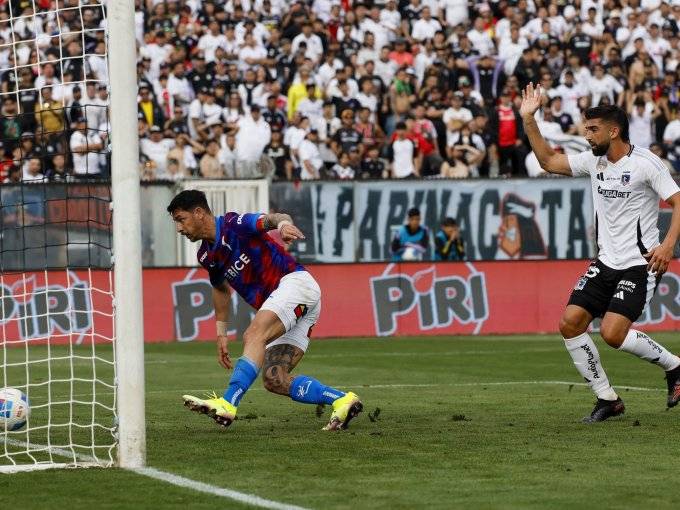 Universidad Católica le dio un mazazo a Colo Colo y dejó a Jorge Almirón en la cuerda floja