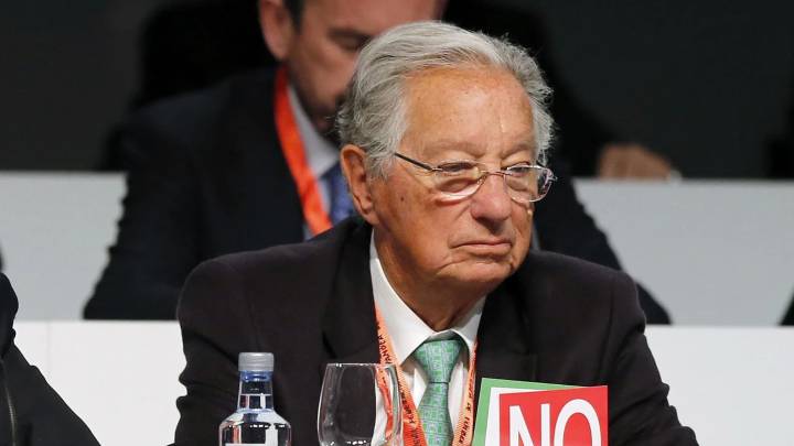 Padrón, un "histórico" del Tenerife que colideró el fútbol español y lo representó en la UEFA y en la FIFA