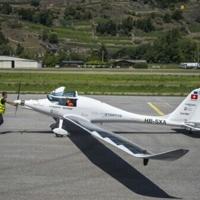 Swiss pilot surpasses solar-powered plane altitude record