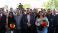 Entrega Gobierno municipal y Secretaría de Movilidad cascos certificados a motociclistas para fortalecer la seguridad vial