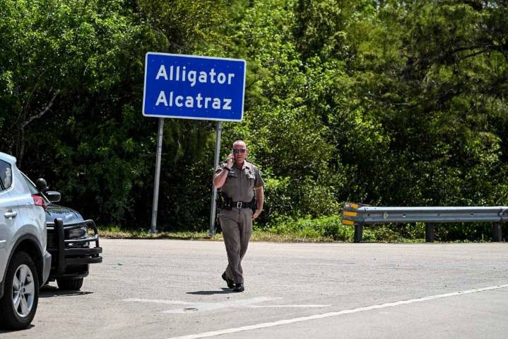 Una jueza federal ordena suspensión de obras en "Alligator Alcatraz"