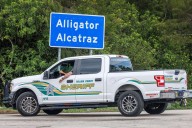 Jueza ordena desmantelar el centro migratorio ‘Alligator Alcatraz’ dentro de 60 días – NotiCel 