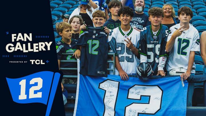 PHOTOS: 12s Show Their Support At Seahawks Football Fest