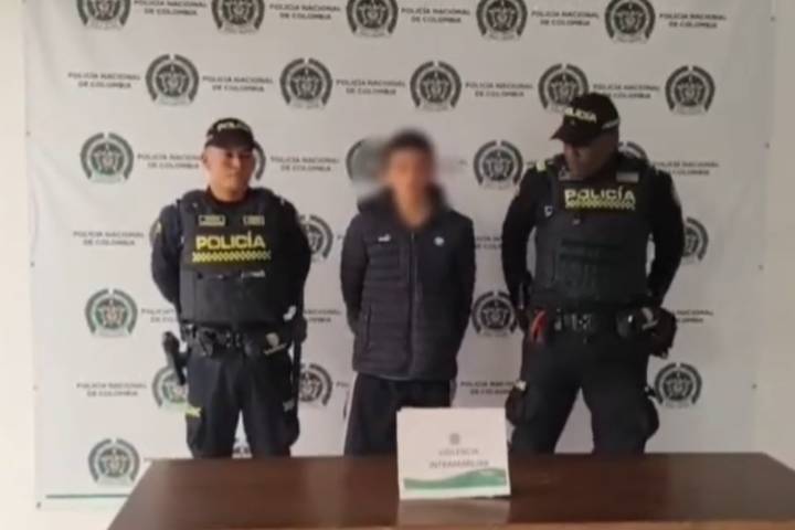 Gritos de auxilio salvan a mujer de salvaje golpiza; policía captura a agresor en flagrancia