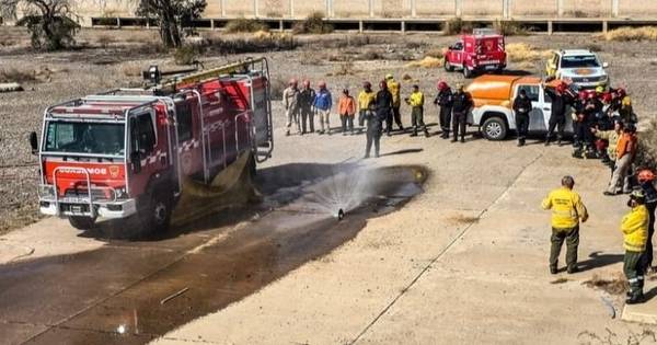Bbomberos y brigadistas se capacitaron en combatir incendios