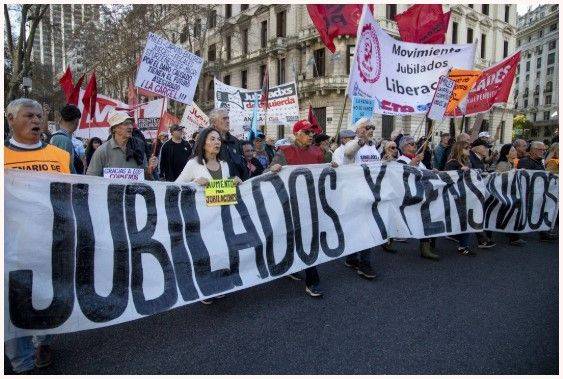 Los jubilados hicieron una nueva marcha con radio abierta en el Congreso