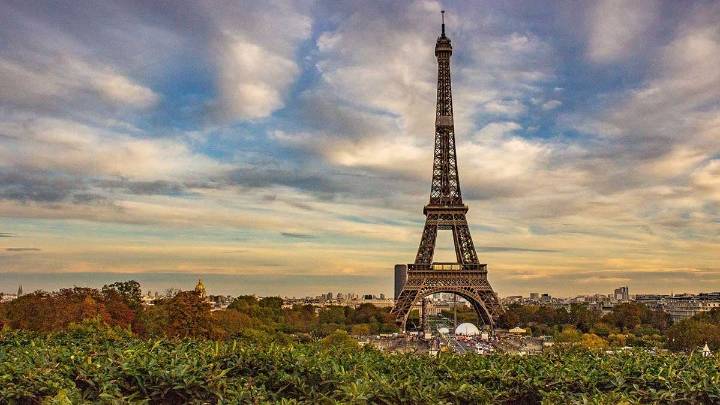 Francia imputa a dos menores por planear atentados contra la Torre Eiffel y sinagogas