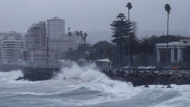 Lluvias, olas de hasta dos metros y tormentas eléctricas: Así será el evento meteorológico que afectará a la región de Valparaíso