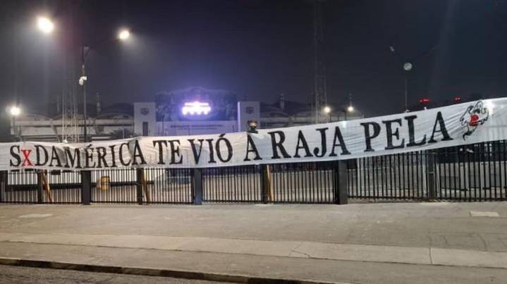 Temor en Chile: la barrabrava de Colo Colo calienta el clásico ante la U con burlas por los incidentes con Independiente