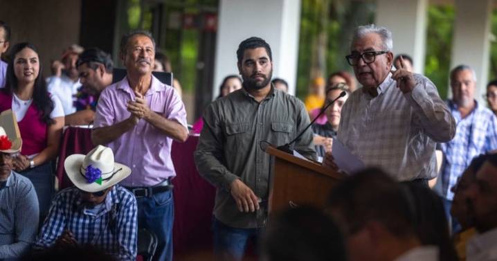 Rocha Moya entrega a comunidades indígenas 2 mdp para realización de 163 proyectos