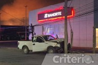 Borrachos tiran postes y dejan a vecinos sin luz en Tula