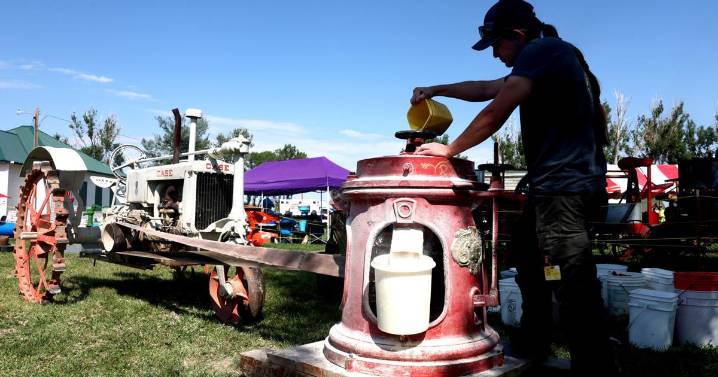 Photos: Threshing Bee under way in Huntley on Sunday