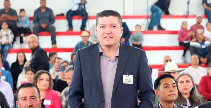 Otorga Vicente Gómez apoyos diversos en localidades del distrito XIX