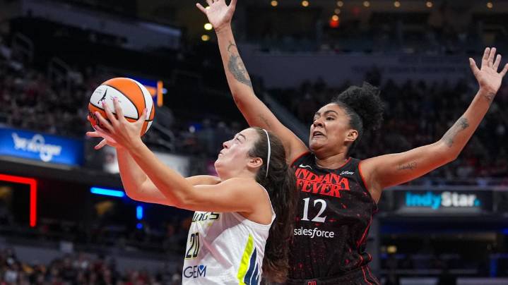 Siegrist leads Wings to victory over Fever, ending skid