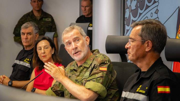 El Rey destaca el trabajo de la UME contra la “tremenda voracidad del fuego”