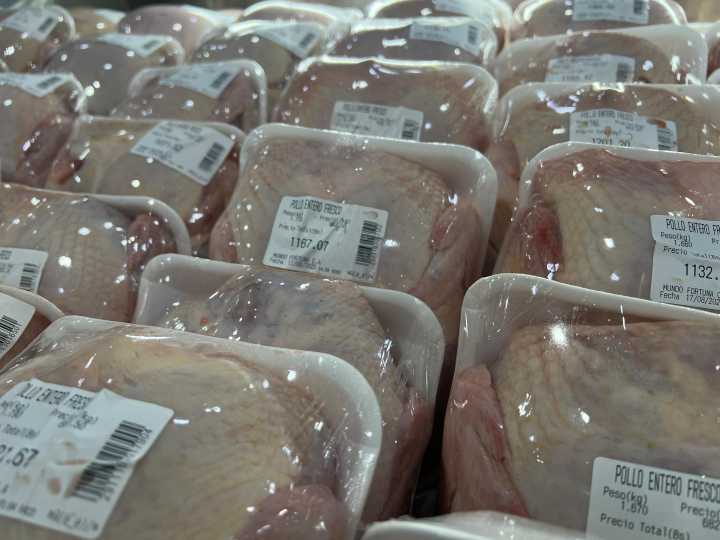 Precio del pollo se mantiene en alza en los comercios asiáticos de Maturín