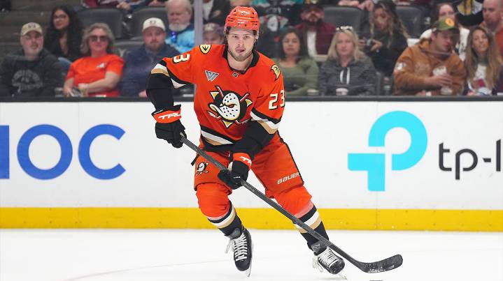 NHL rumors: Ducks’ Mason McTavish linked to Original Six team