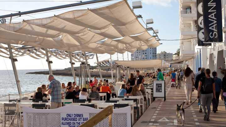 Piden la cuenta en un bar de Ibiza y cuando descubren por lo que les habían cobrado más de 12 euros acaba en denuncia