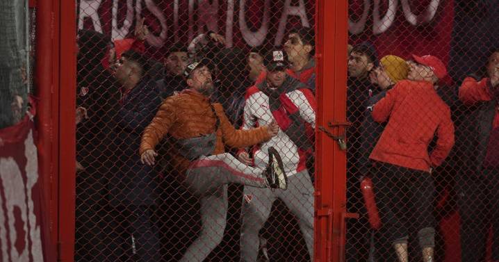 Violence erupts in stands at Copa Sudamericana match, forcing cancellation