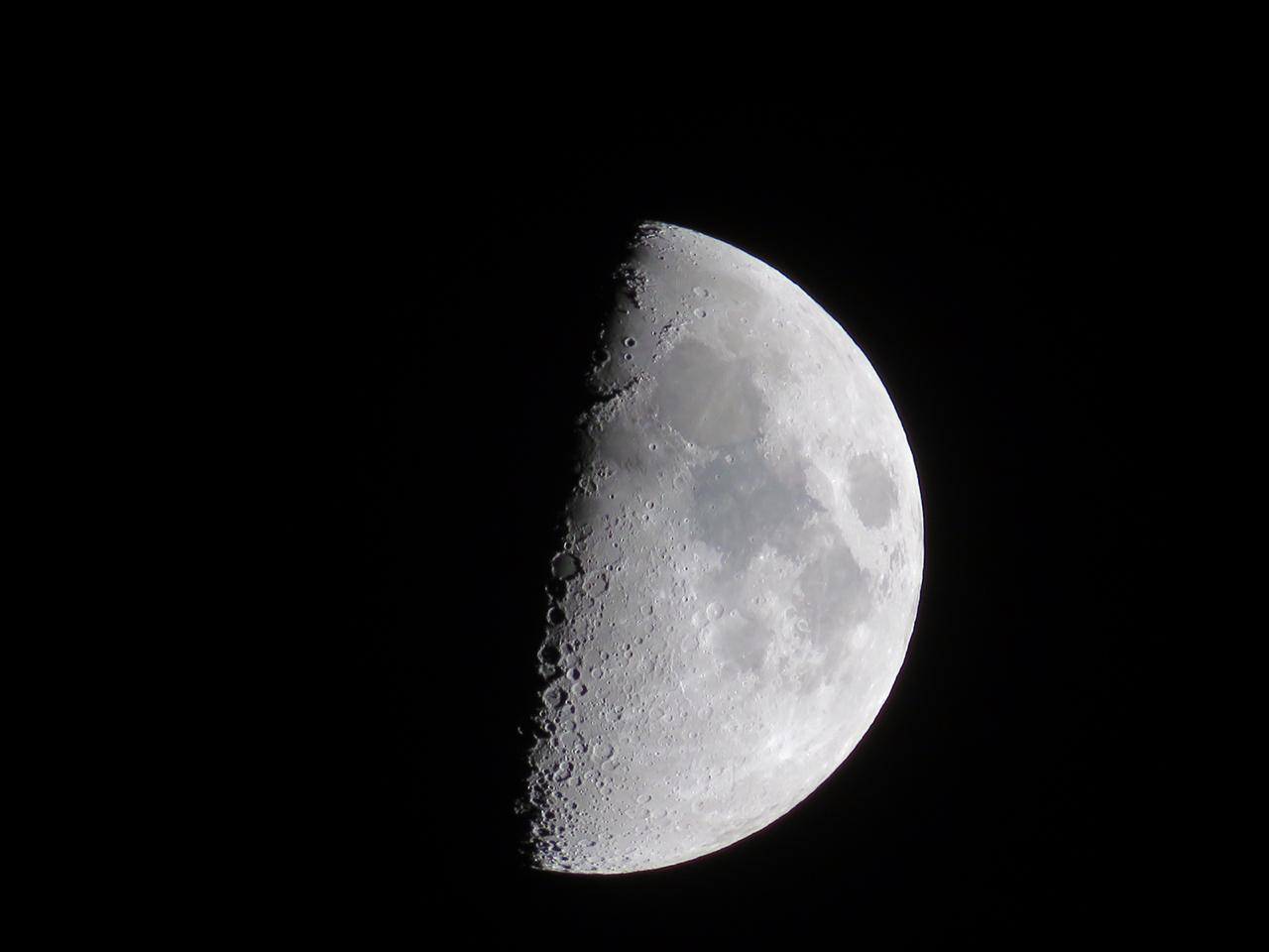 La luna: inspiradora compañera de poetas, enamorados, científicos, y simples terrícolas