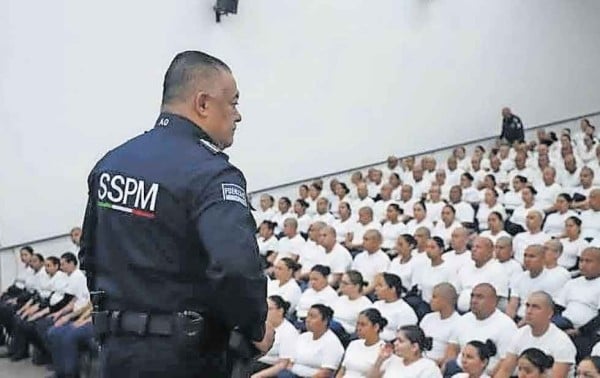 Preparan graduación de policías municipales