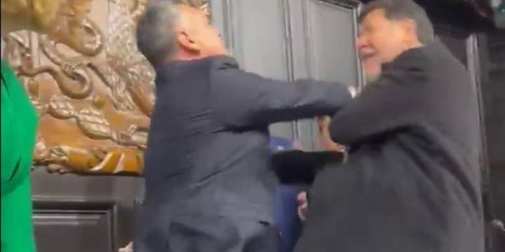 Alito Moreno golpea a Noroña en el pleno del Senado