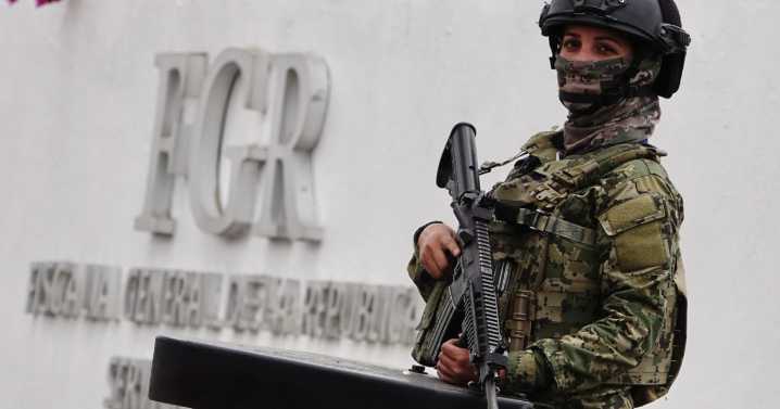 Embajada de EU reconoce a México segunda entrega de narcos; ¿qué dijo Ronald Johnson?