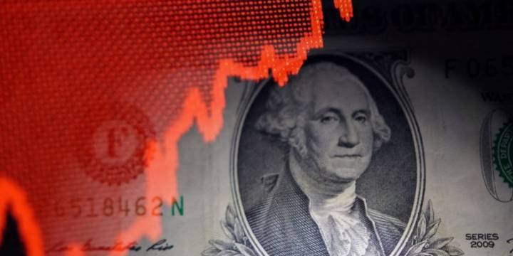 El dólar oficial saltó a $1.385 y quedó en su nivel más alto desde la salida del cepo