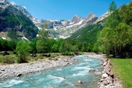 No es Suiza pero se le parece: el pueblo del Pirineo lleno de cascadas y aldeas