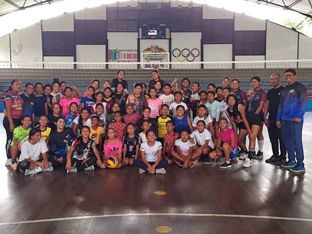 Indeda organiza campamento para captar talento femenino en voleibol