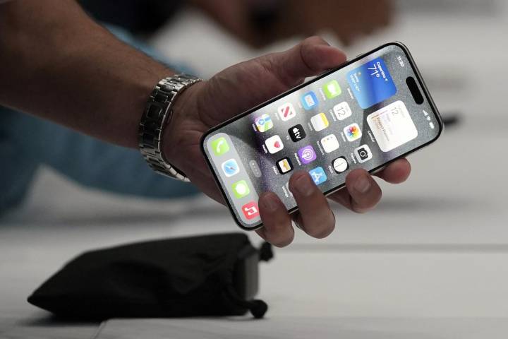Apple launches program in Canada helping customers self