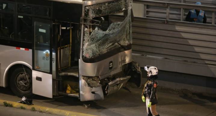 ATU inicia investigación por triple choque de buses del Metropolitano en estación Angamos 