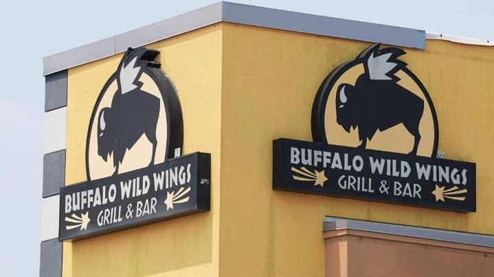 Buffalo Wild Wings will pay almost $50K to settle Douglasville religious discrimination lawsuit over job applicant's skirt length