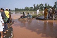 Inundaciones en región paquistaní dejan a muchos sin ayuda