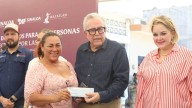 Reciben 179 familias mazatlecas afectadas por las lluvias apoyos económicos por parte del Gobierno Estatal