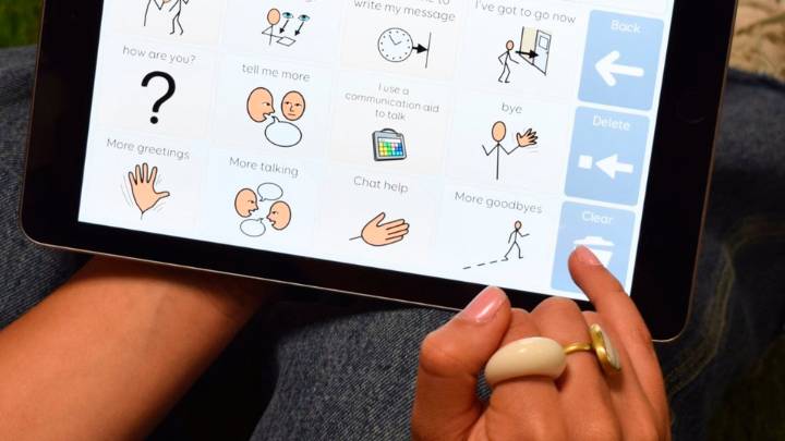 Una mujer recuperó su voz gracias a la IA
