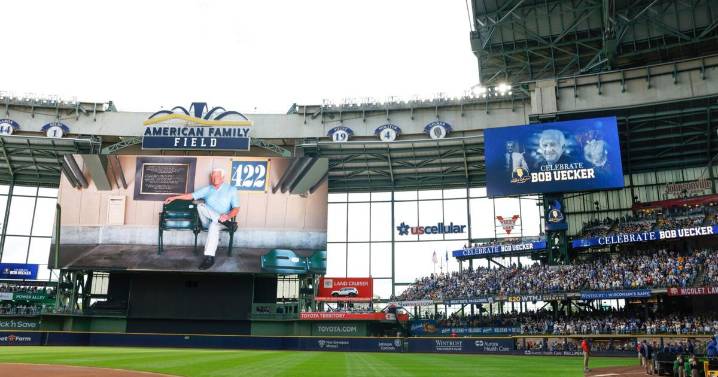 Brewers pay tribute to longtime broadcaster Bob Uecker in star
