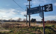 Inspector de tránsito que manejaba borracho chocó a un auto estacionado y huyó