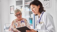 ¿Es médico? Conozca las ofertas laborales destacadas hoy