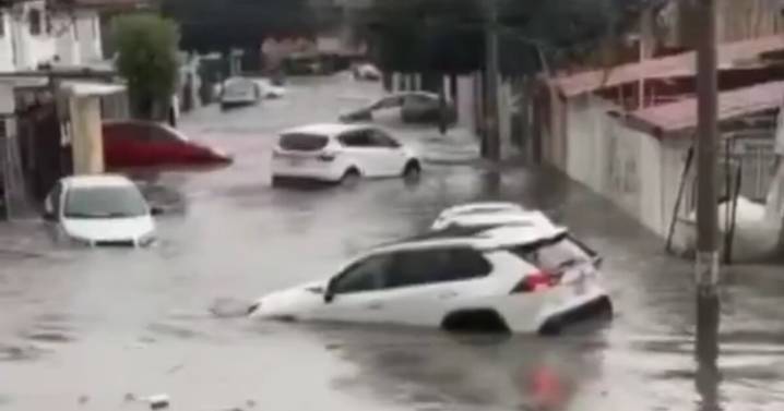 Inundaciones en Edomex: Lluvias intensas en Atizapán y Nicolás Romero dejan autos varados, cortes de luz e inundaciones