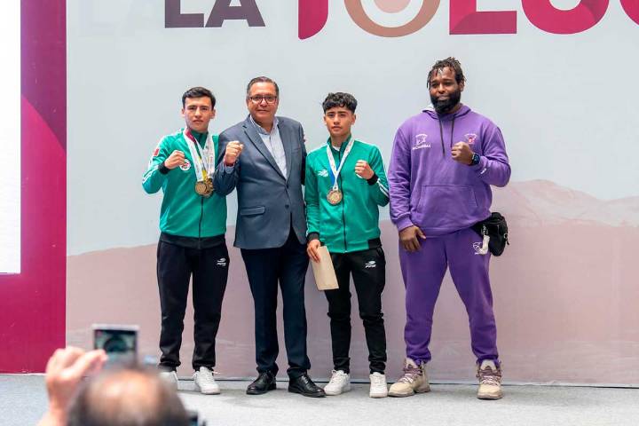 Toluca honra a los hermanos Santos Mancilla, campeones nacionales e internacionales de boxeo