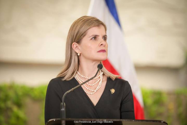 Una exministra leal, la apuesta de Rodrigo Chaves en las presidenciales en Costa Rica