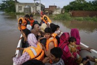 Floods affect 1.2 million, displace nearly 250,000 in eastern Pakistan