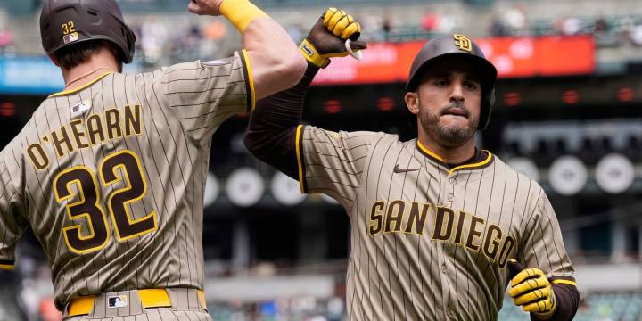 Padres sweep Giants before facing Dodgers in NL West battle