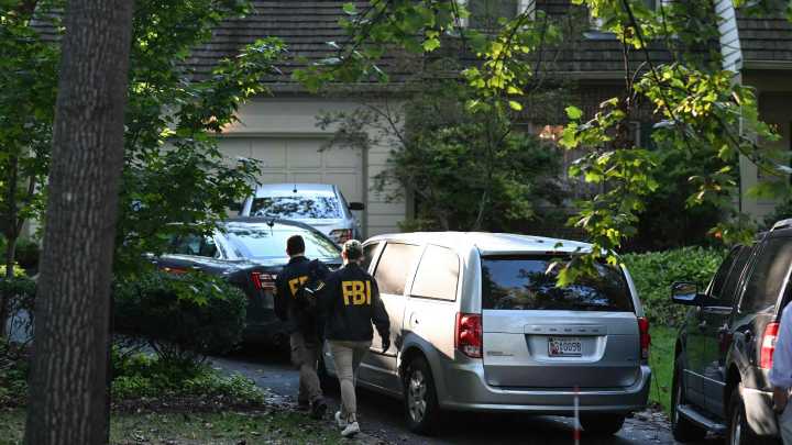 Agentes del FBI registran la casa del exasesor de seguridad de Trump John Bolton, según medios