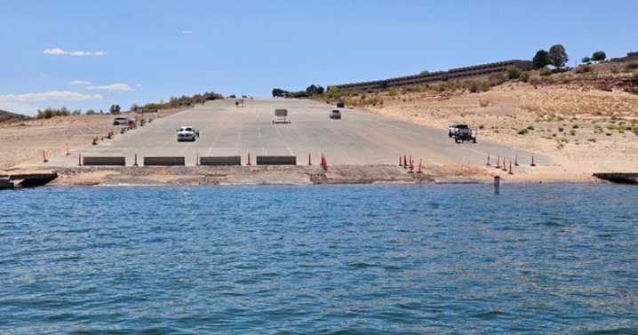 Low water levels force closure of Lake Powell boat ramps
